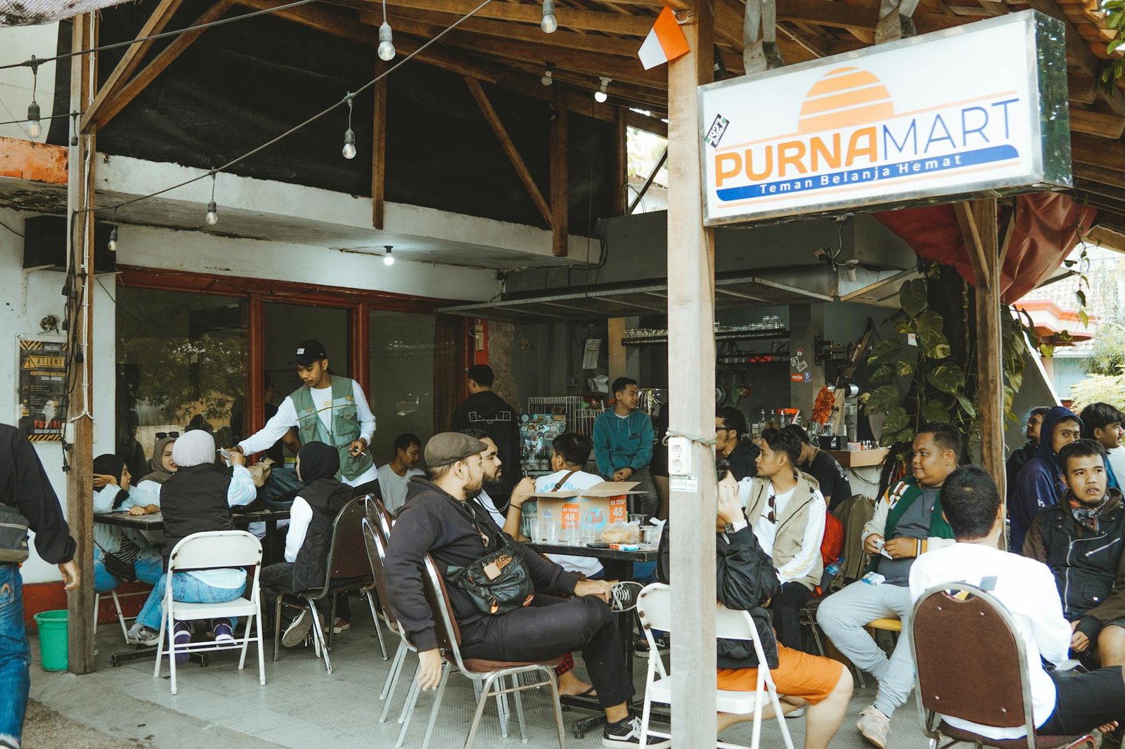 Hiace sewa Surabaya dengan rating tertinggi, layanan terpercaya dan nyaman